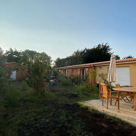 Maison Familiale Mitoyenne La Baie Pour 10 Ps 度假居